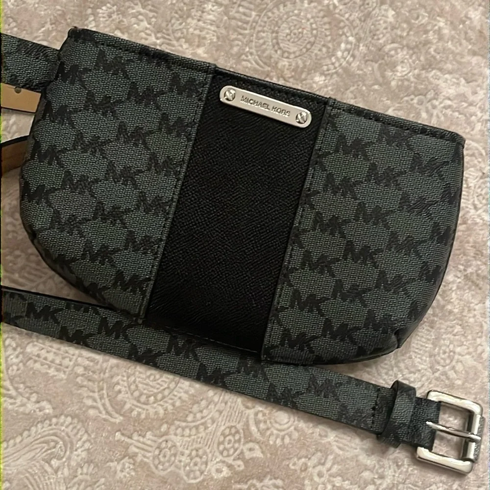 Brand New Michael Kors Black Zippered Belt Bag Fanny Pack w/ Silver Tone Accents